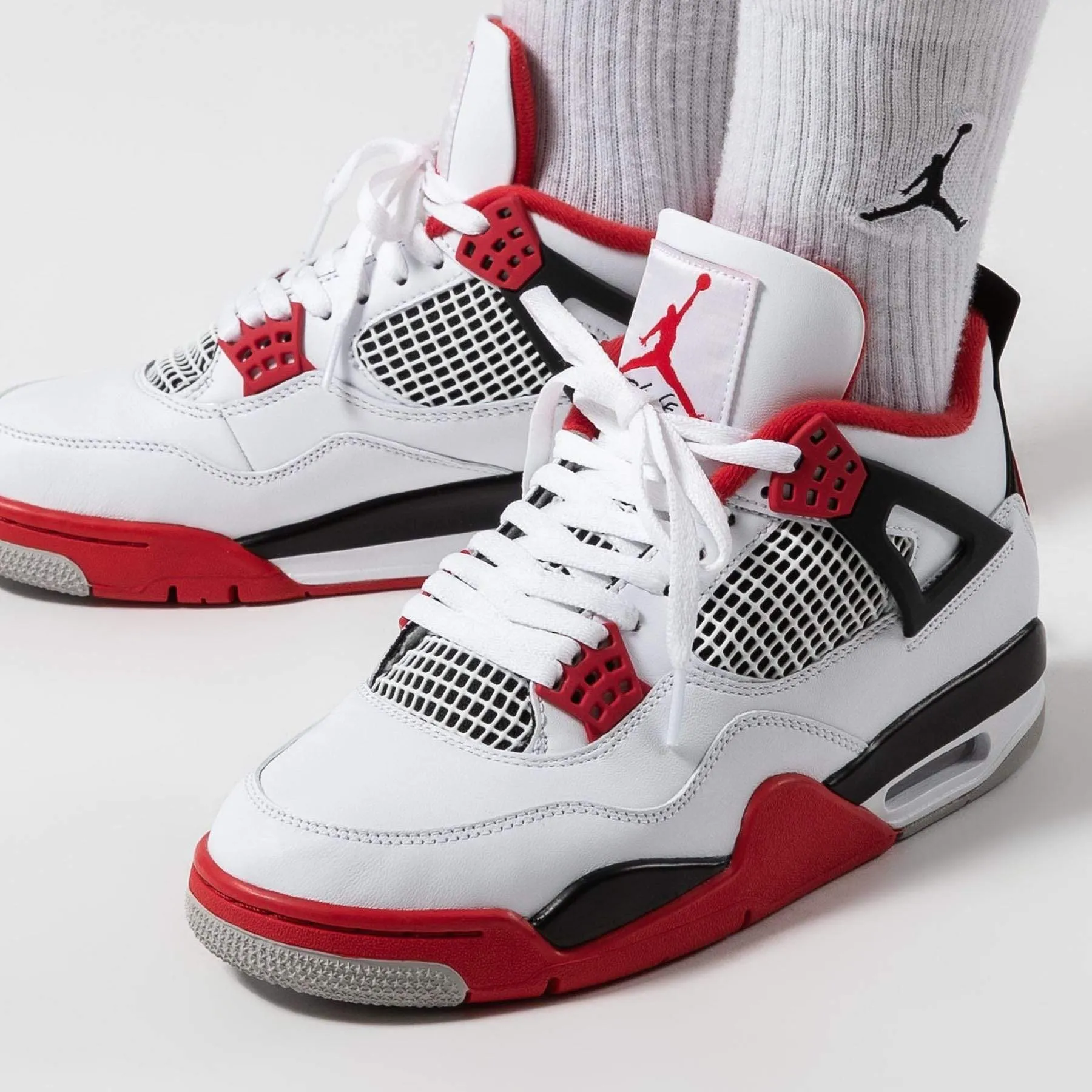 Air Jordan 4 Retro OG 'Fire Red' 2020