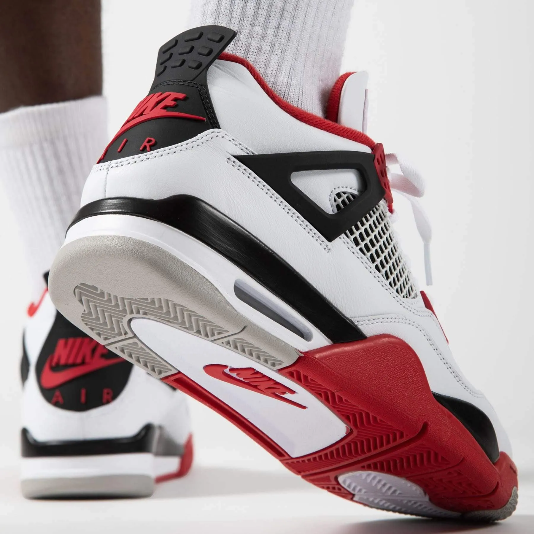 Air Jordan 4 Retro OG 'Fire Red' 2020