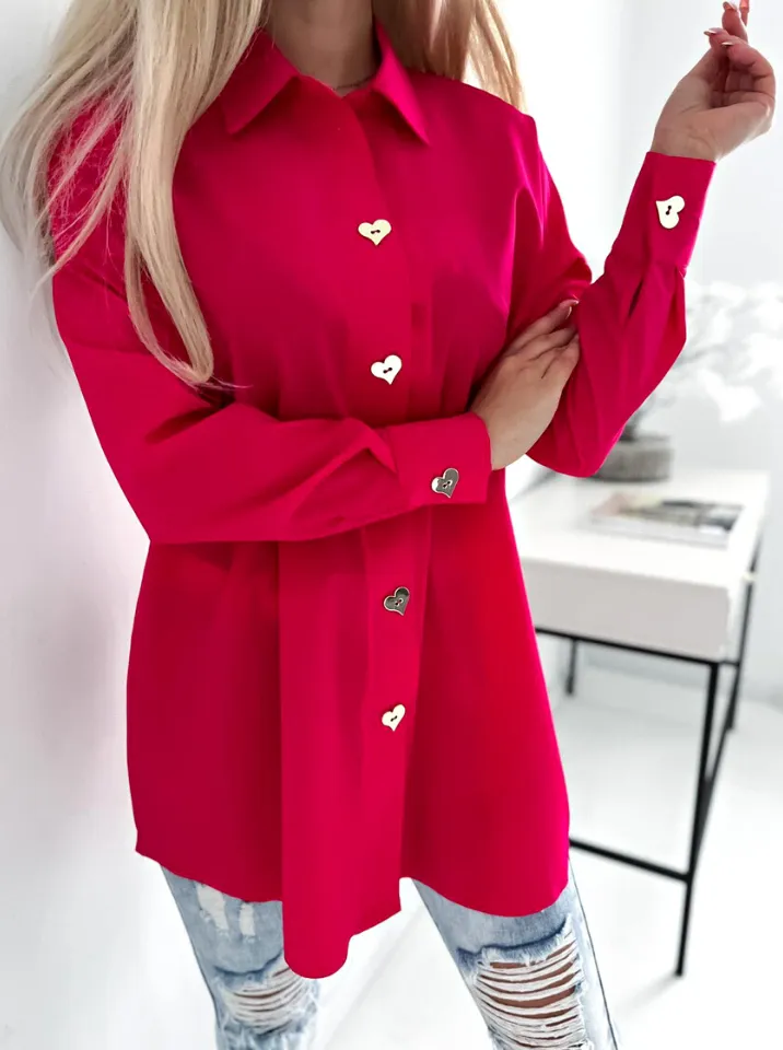 Camicia magenta fucsia oversize ampia e lunga con bottoni decorativi dorati a forma di cuore