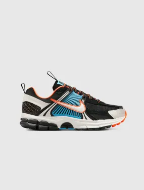 WOMEN'S NIKE ZOOM VOMERO 5  BLACK/LIGHT BONE/BLUE GAZE/TOTAL ORANGE